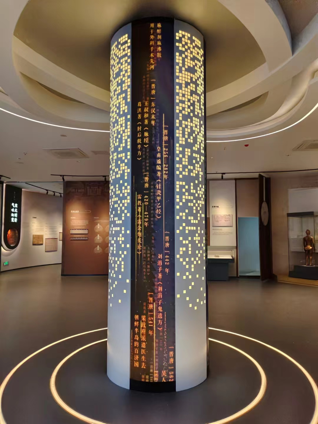 長(cháng)沙岳麓區某養生館圓柱創(chuàng  )意LED顯示屏